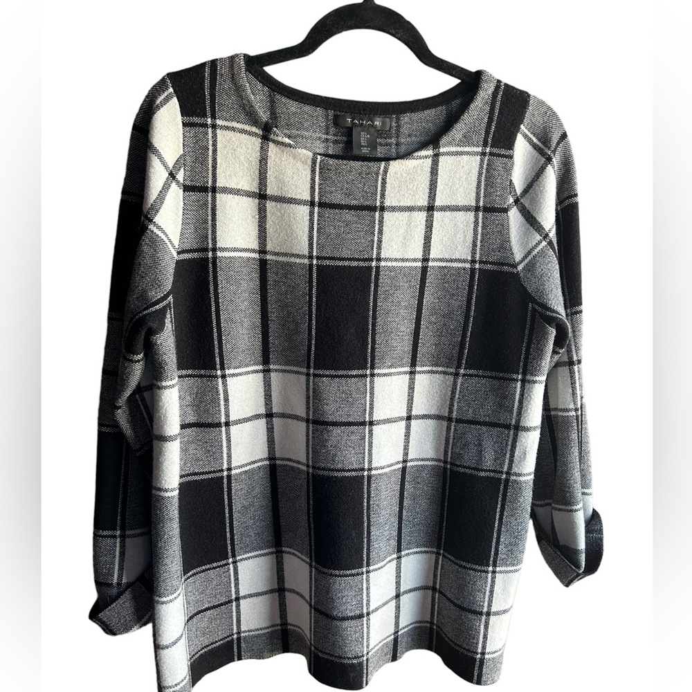 Tahari Plaid Sweater Boat neck Cuffed Sleeves Size Large Luxury Sweater Designer